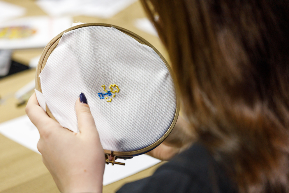 До Дня вишиванки у WAH створили вишиті обереги для ЗСУ, що символізують перемогу фото