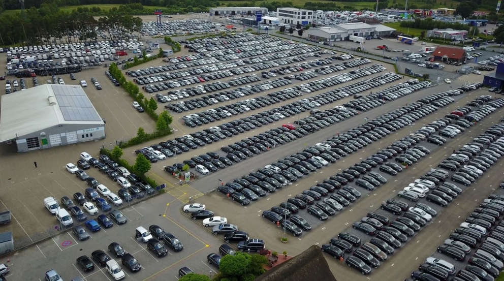 Where do European dealers buy and how do they sell used cars? Research photo