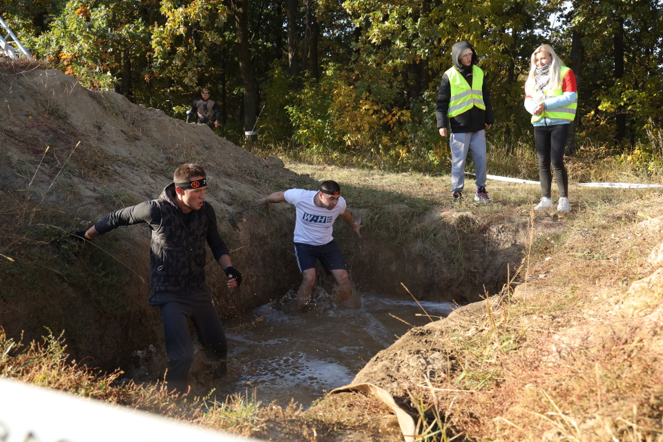 “Пройти вогонь, воду і мідні труби”: як WEST AUTO HUB змагався у бігові з перешкодами на RACE NATION в Києві фото 1