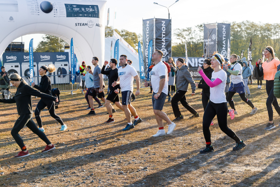 “Пройти вогонь, воду і мідні труби”: як WEST AUTO HUB змагався у бігові з перешкодами на RACE NATION в Києві фото 2