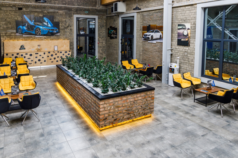 Сервіси для комфорту клієнтів на території West Auto Hub фото 1