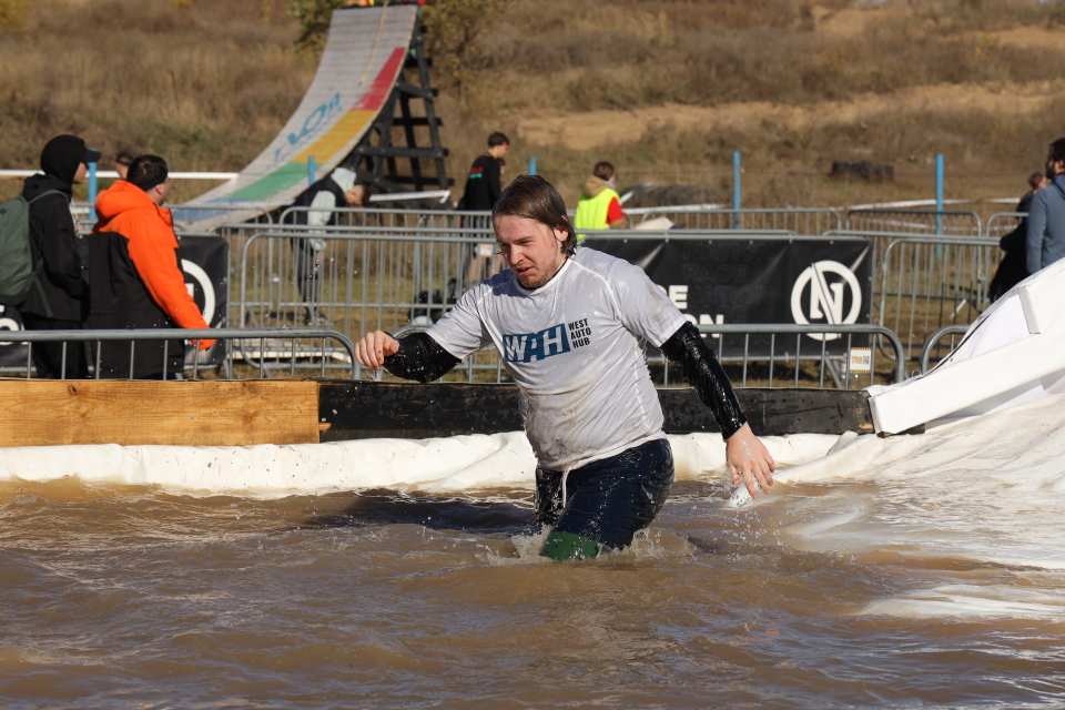 “Пройти вогонь, воду і мідні труби”: як WEST AUTO HUB змагався у бігові з перешкодами на RACE NATION в Києві фото 4